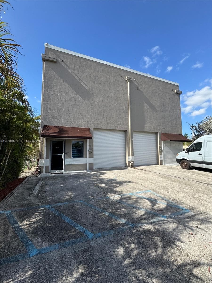 625 NW 121st St, North Miami FL 33168