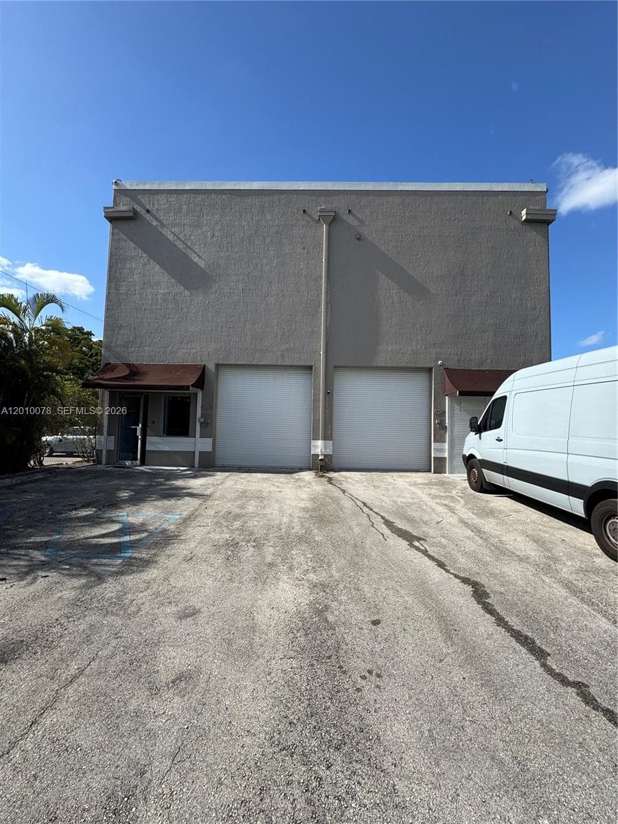 625 NW 121st St, North Miami FL 33168