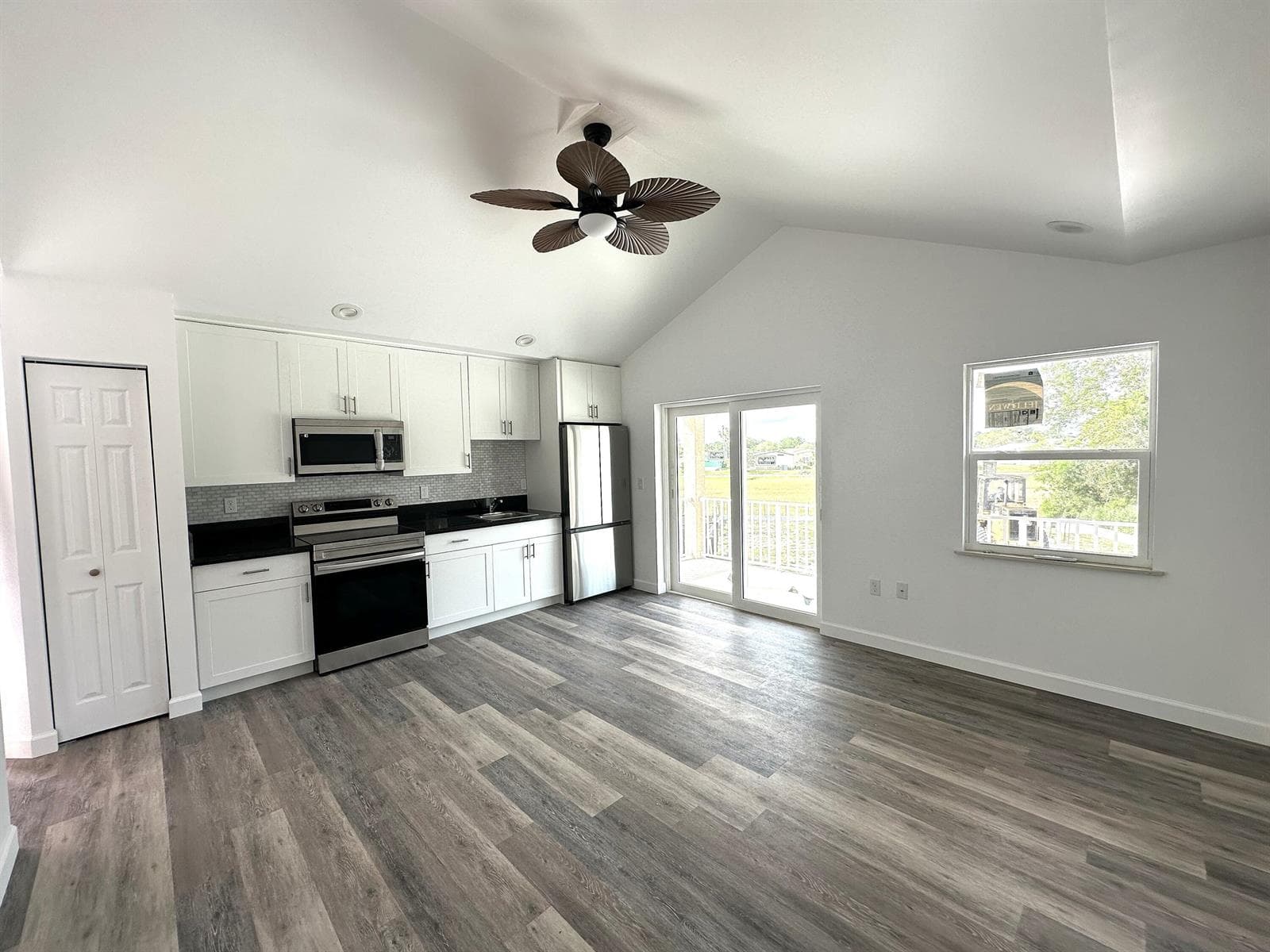 Living room kitchen 2