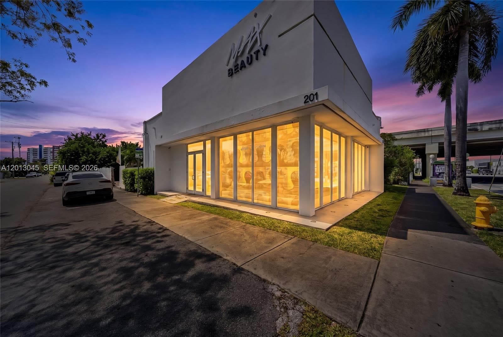 201 NW 37th St, Miami FL 33127
