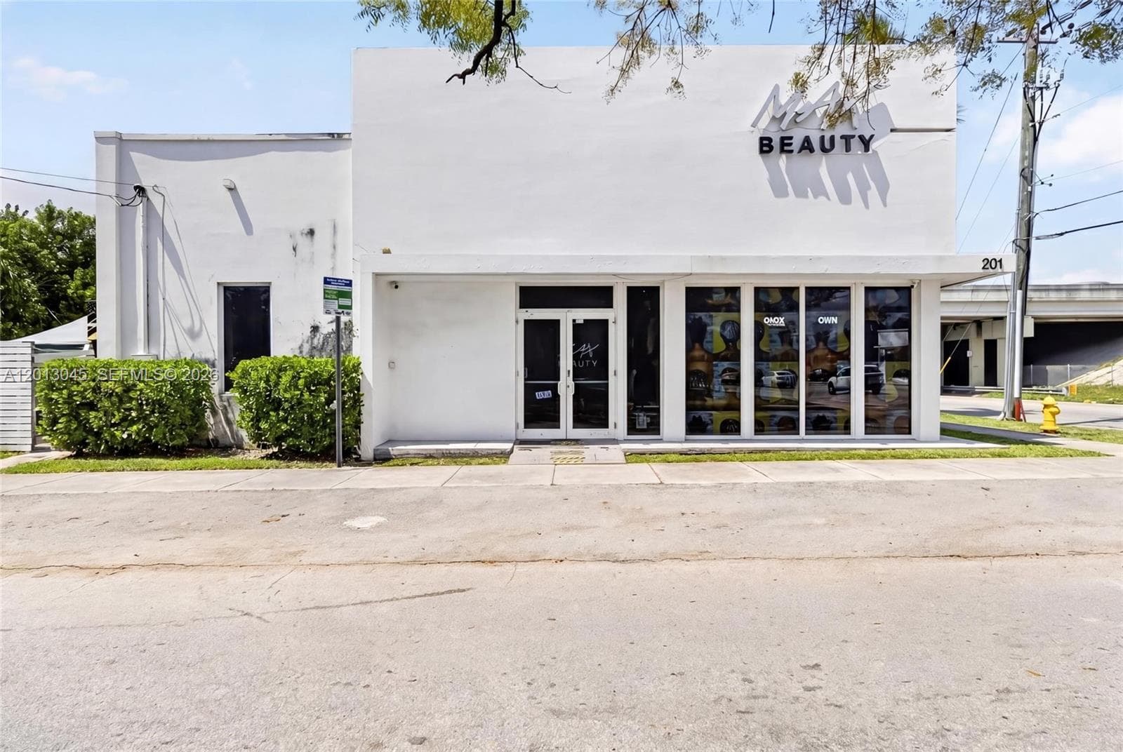 201 NW 37th St, Miami FL 33127