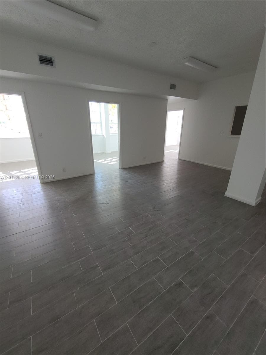 2406 E Oakland Park Blvd, Fort Lauderdale FL 33306
