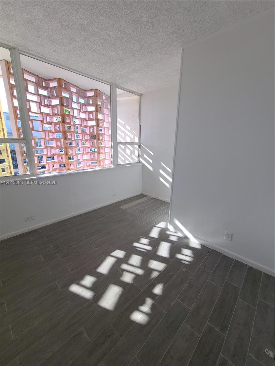 2406 E Oakland Park Blvd, Fort Lauderdale FL 33306