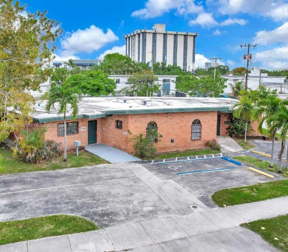 1747 NE 124th St, North Miami FL 33181