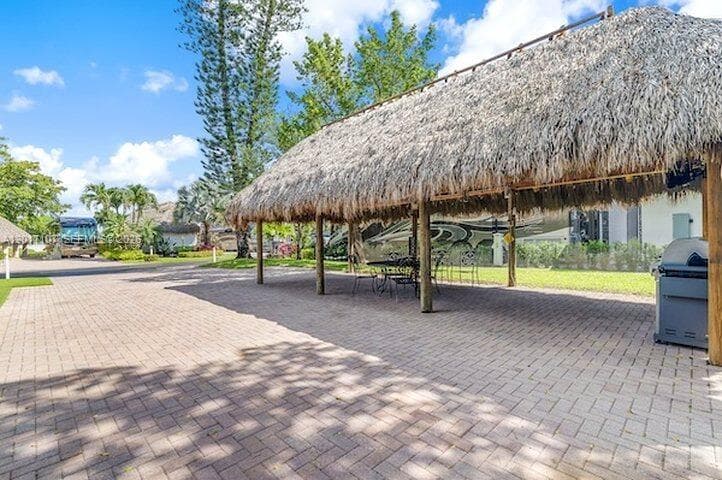22 S Cortez Dr, Margate FL 33068
