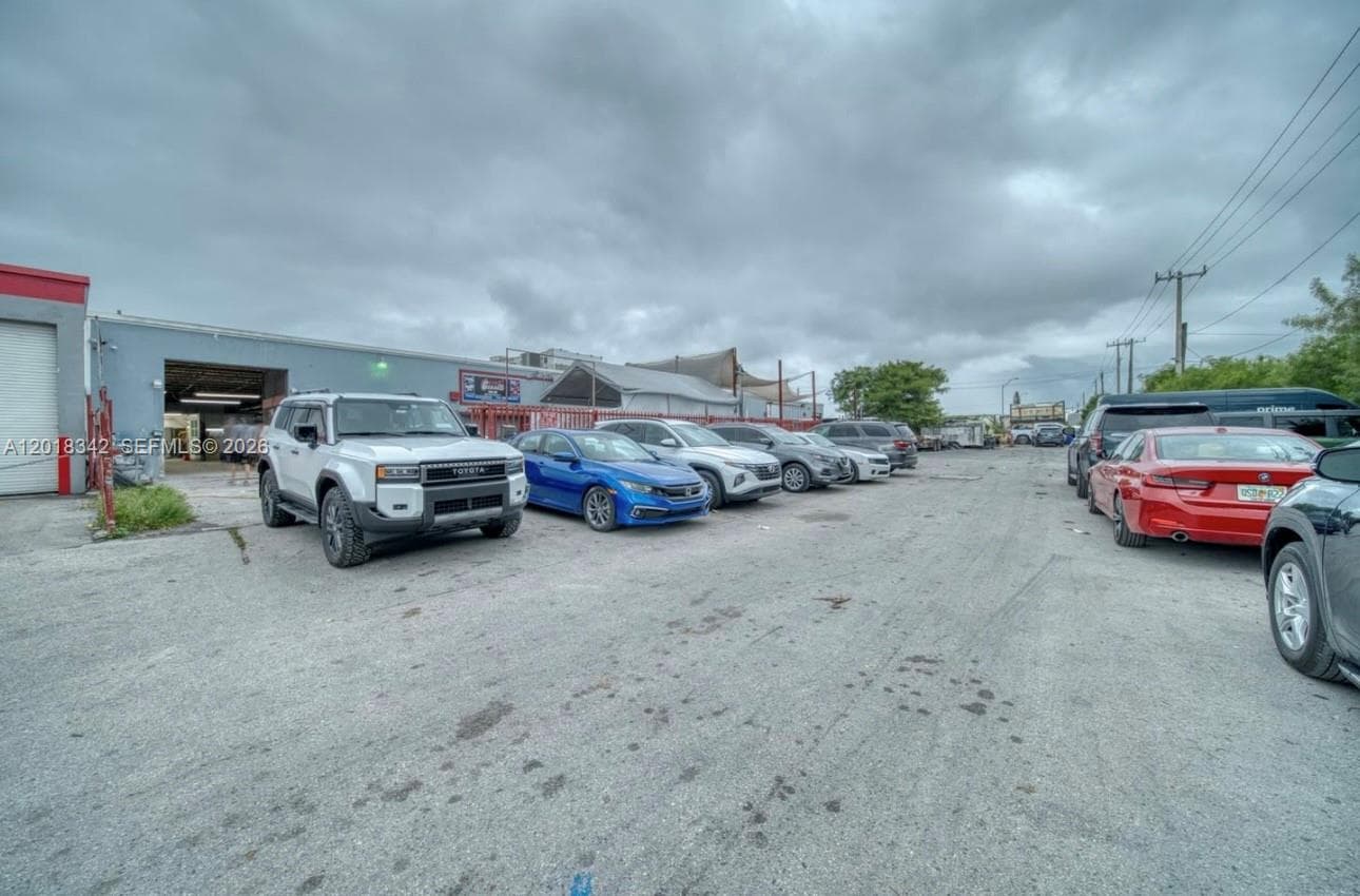 3730 NW 82nd St, Hialeah FL 33147