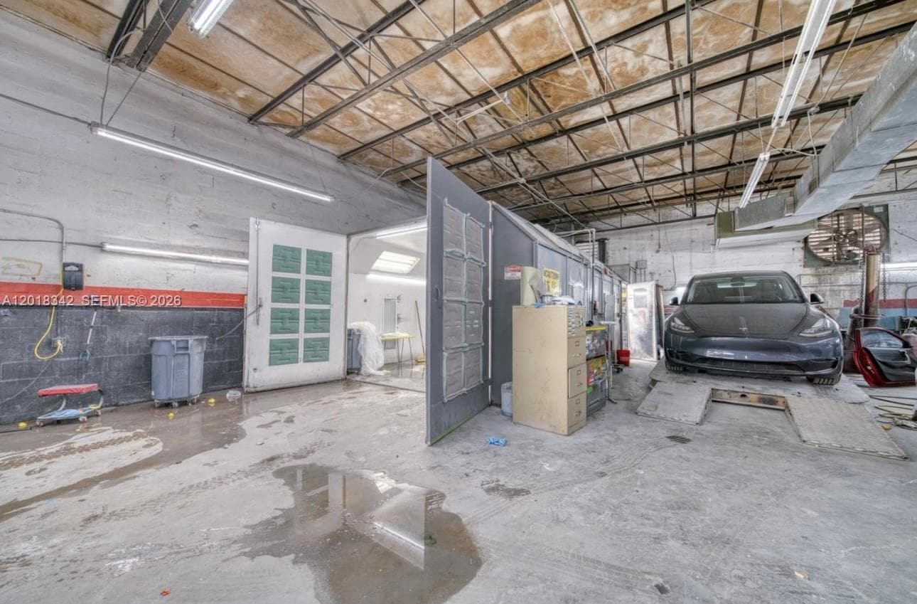 3730 NW 82nd St, Hialeah FL 33147