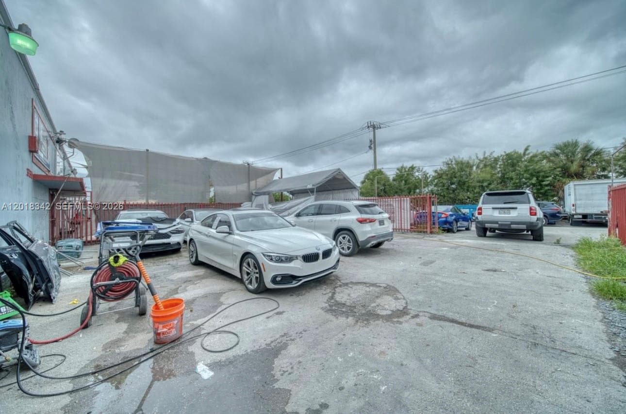3730 NW 82nd St, Hialeah FL 33147
