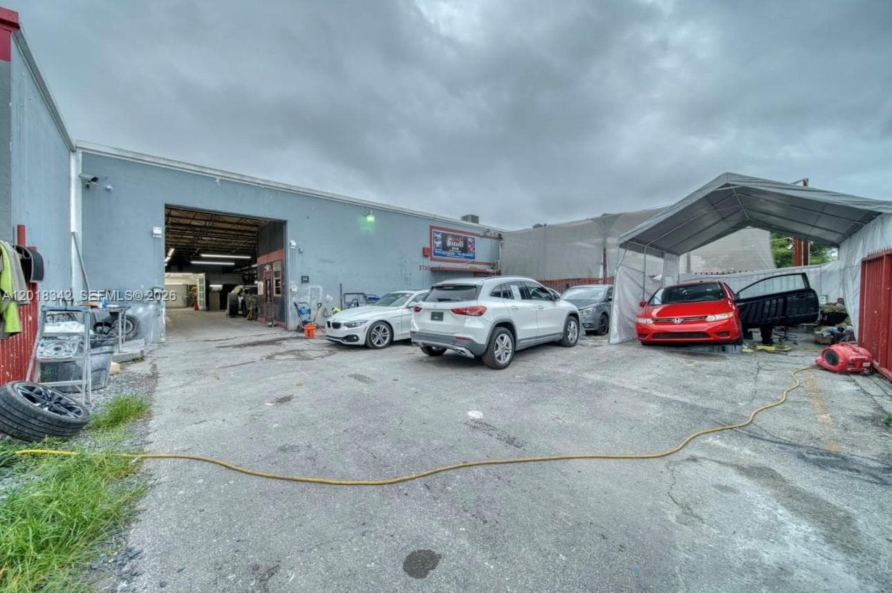 3730 NW 82nd St, Hialeah FL 33147