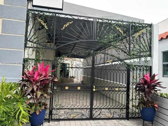929 Collins Ave # 2A, Miami Beach FL 33139