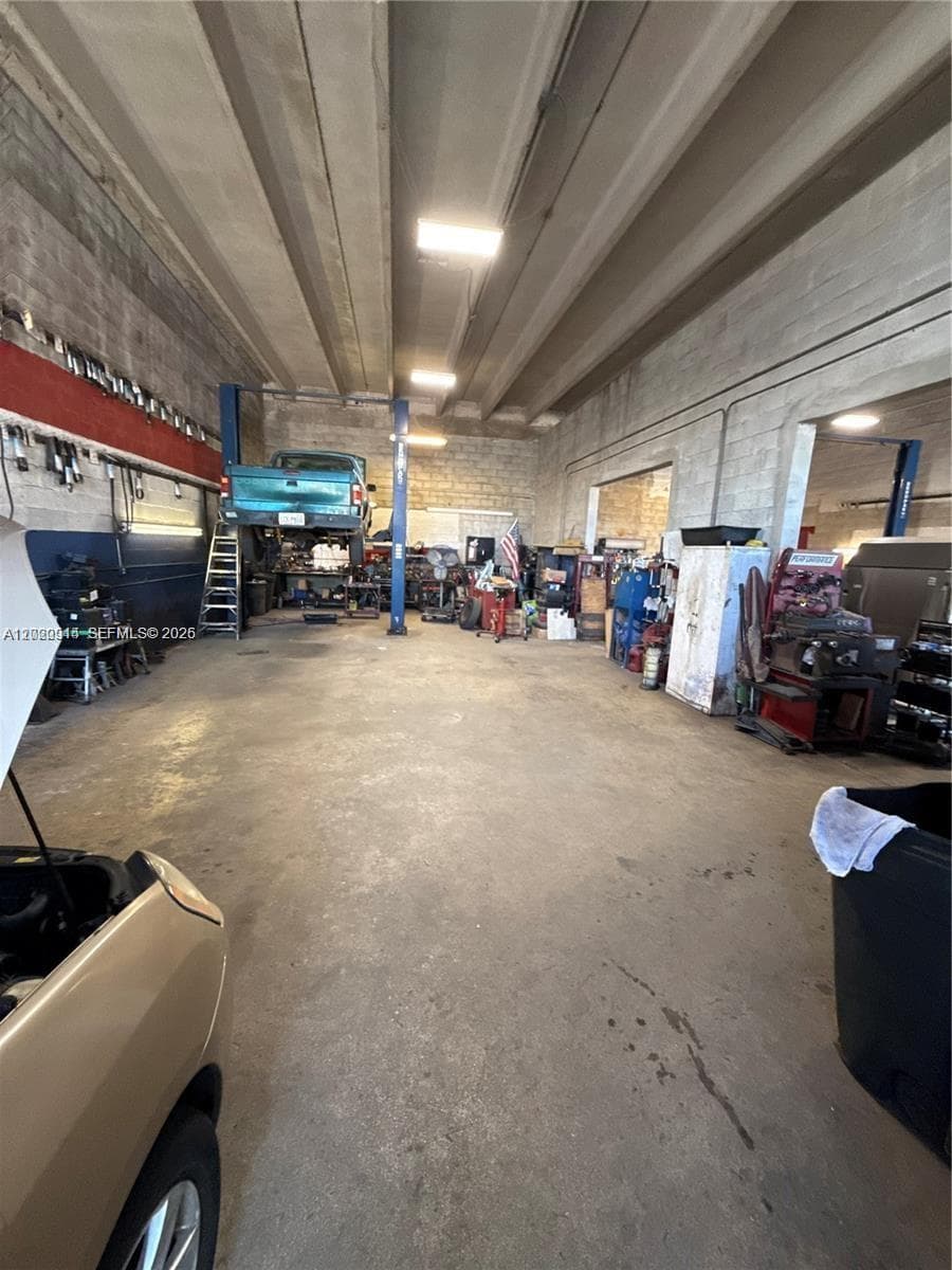 1750 W 41st St, Hialeah FL 33012