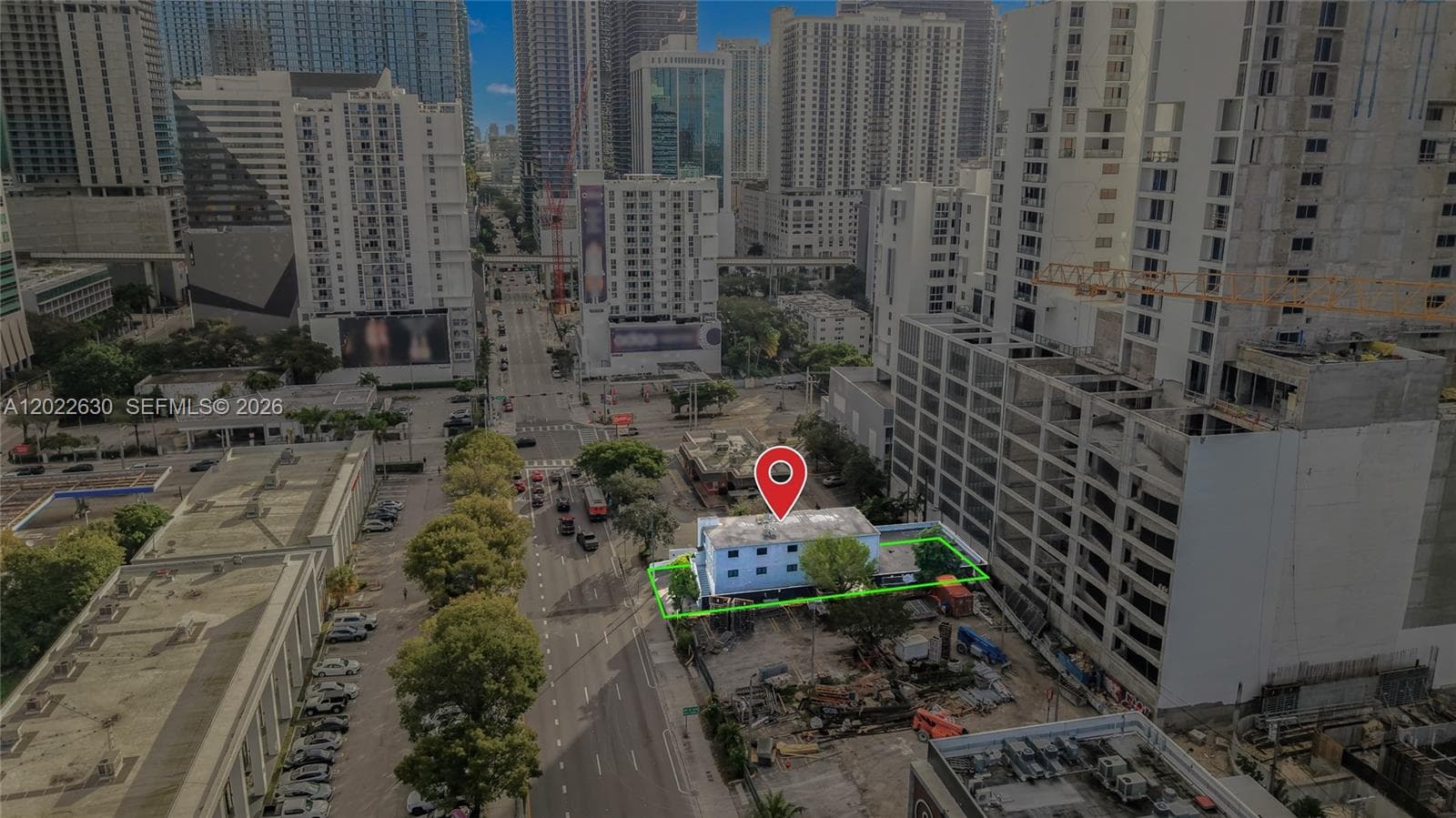 EXCEPTIONAL VISIBILITY AND SIGNAGE: Located directly along the I-95 ramp entrance into Brickell, with approximately 13,500 vehicles per day passing in front of the property.