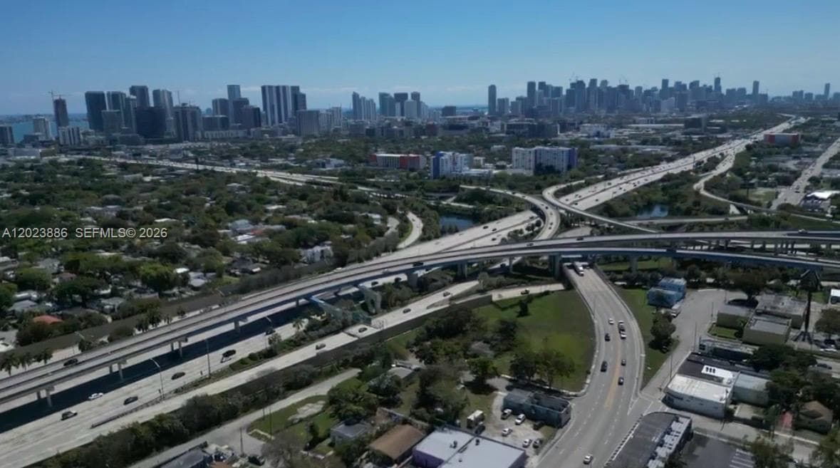 665 NW 43rd St, Miami FL 33127