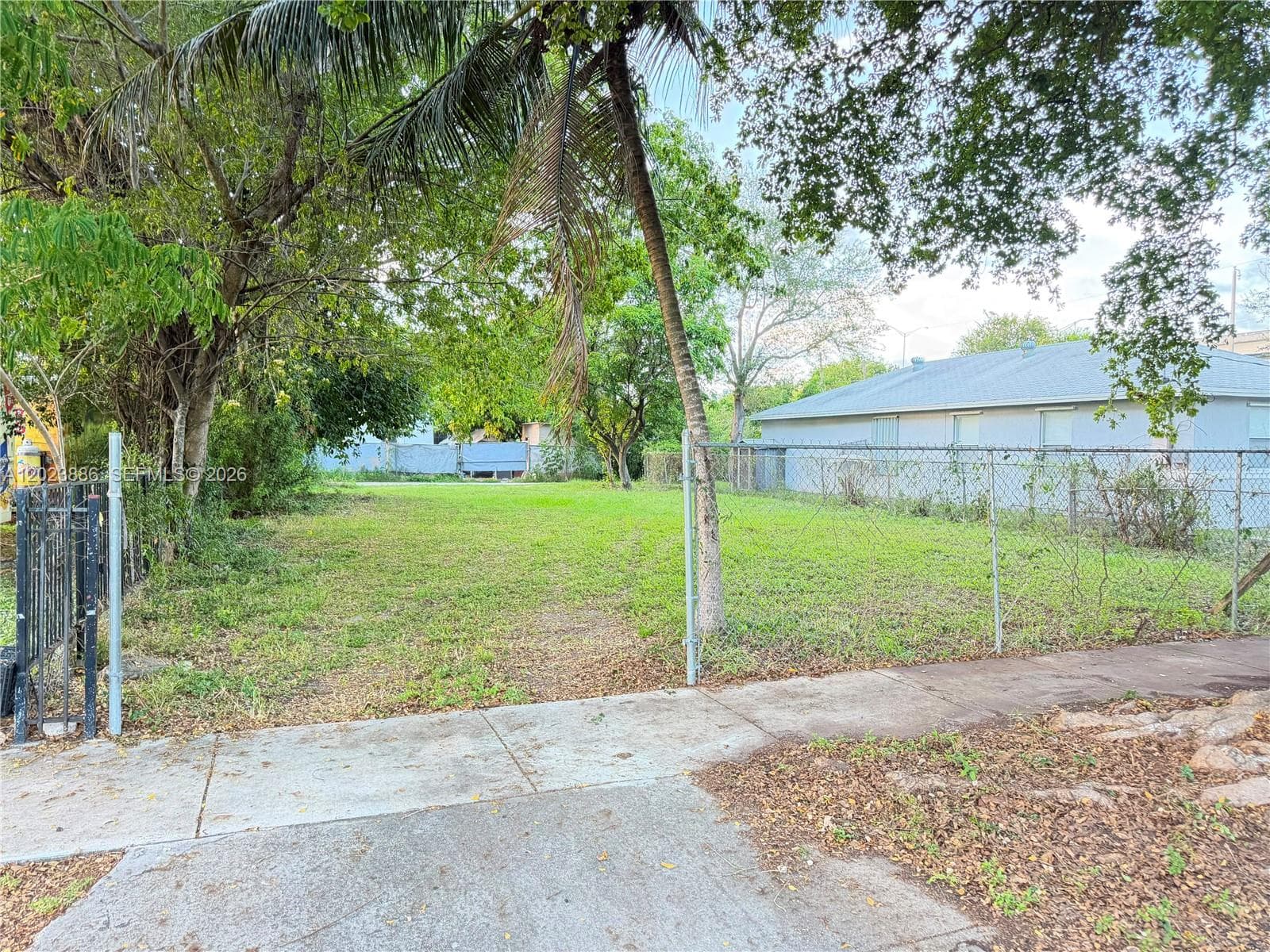 665 NW 43rd St, Miami FL 33127