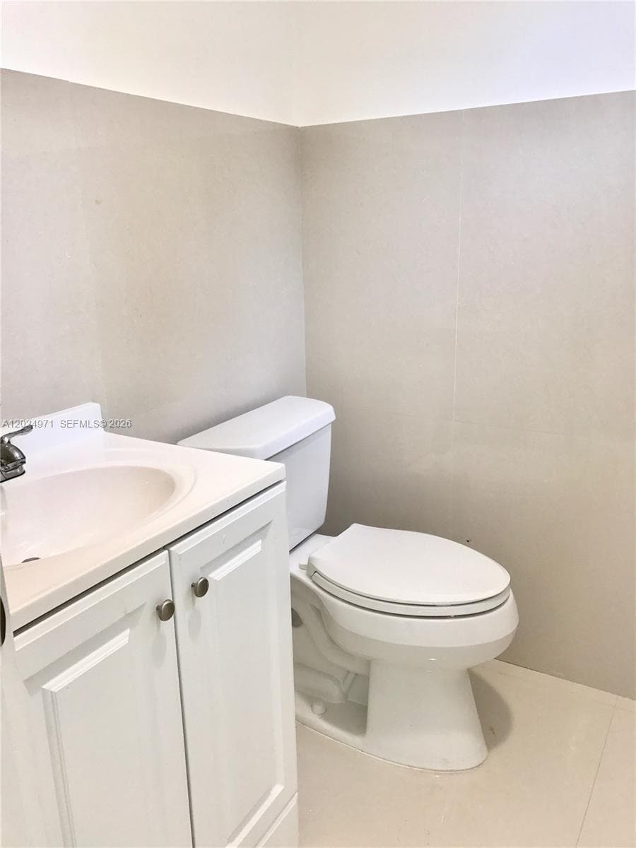 1101 SW 8th St # 203, Miami FL 33130