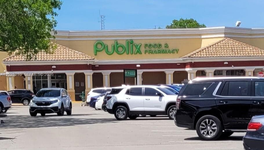 6935 Taft, Hollywood FL 33125