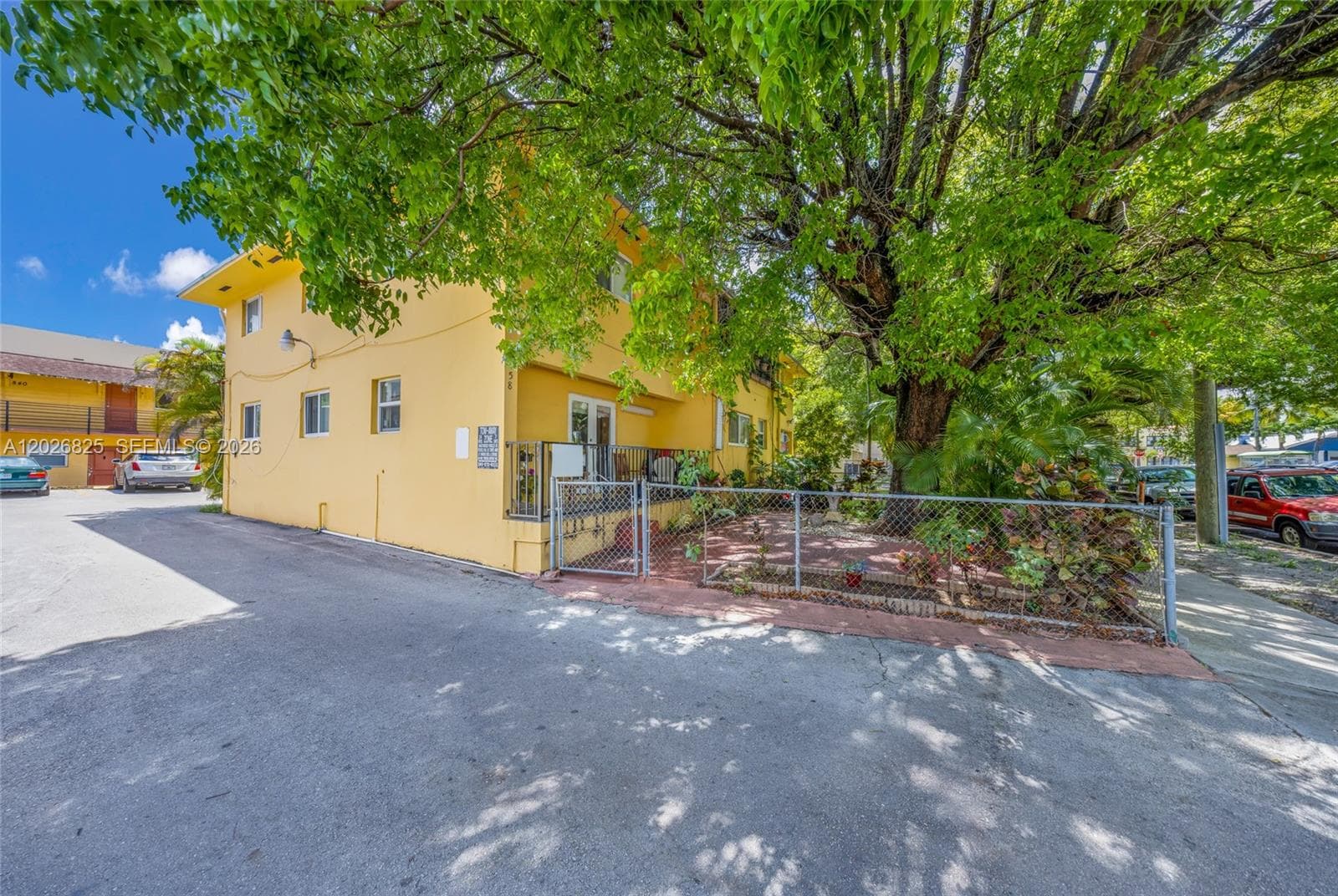 840 NW 4th St, Miami FL 33128
