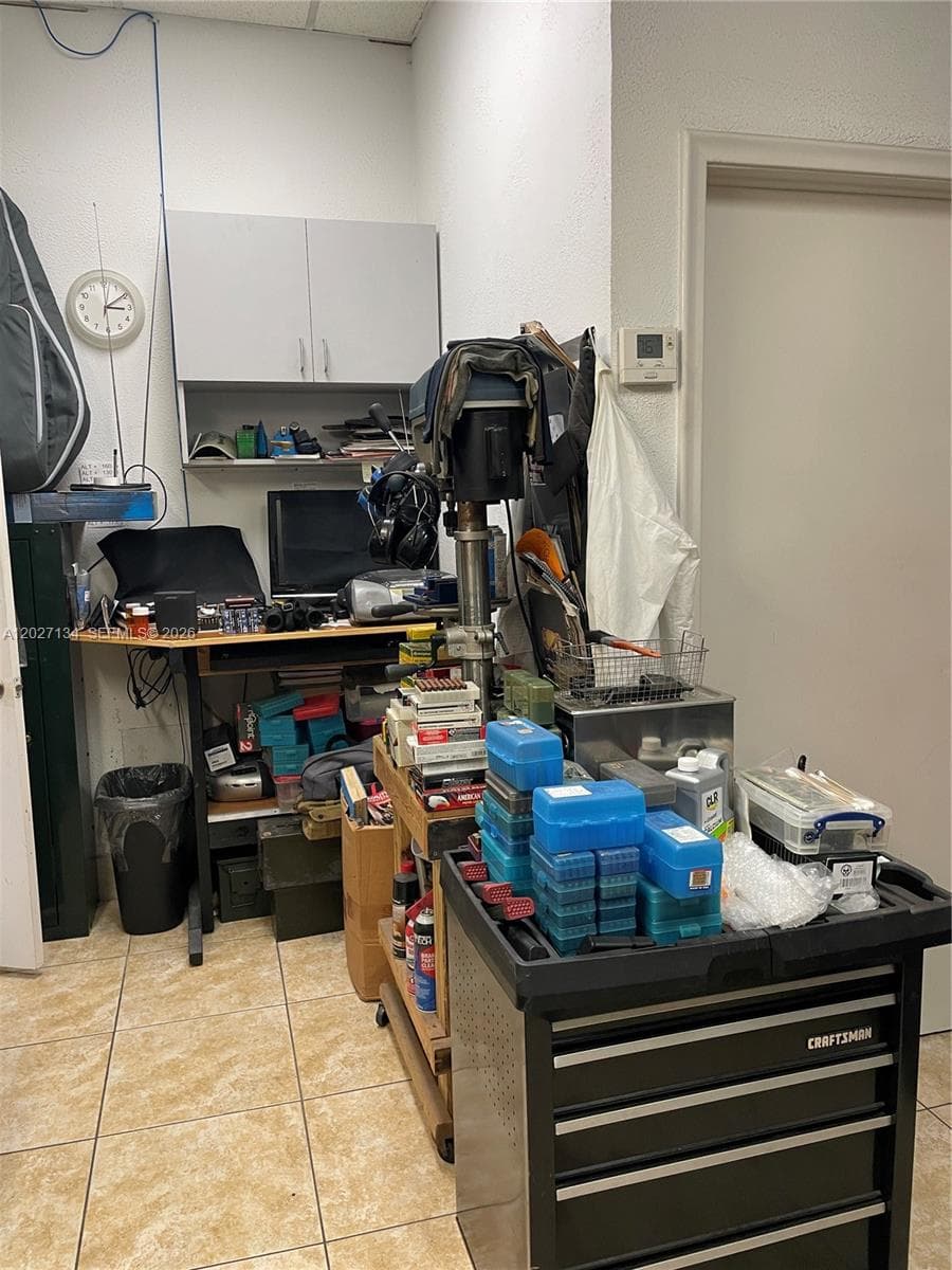 2005 W 62nd St, Hialeah FL 33016
