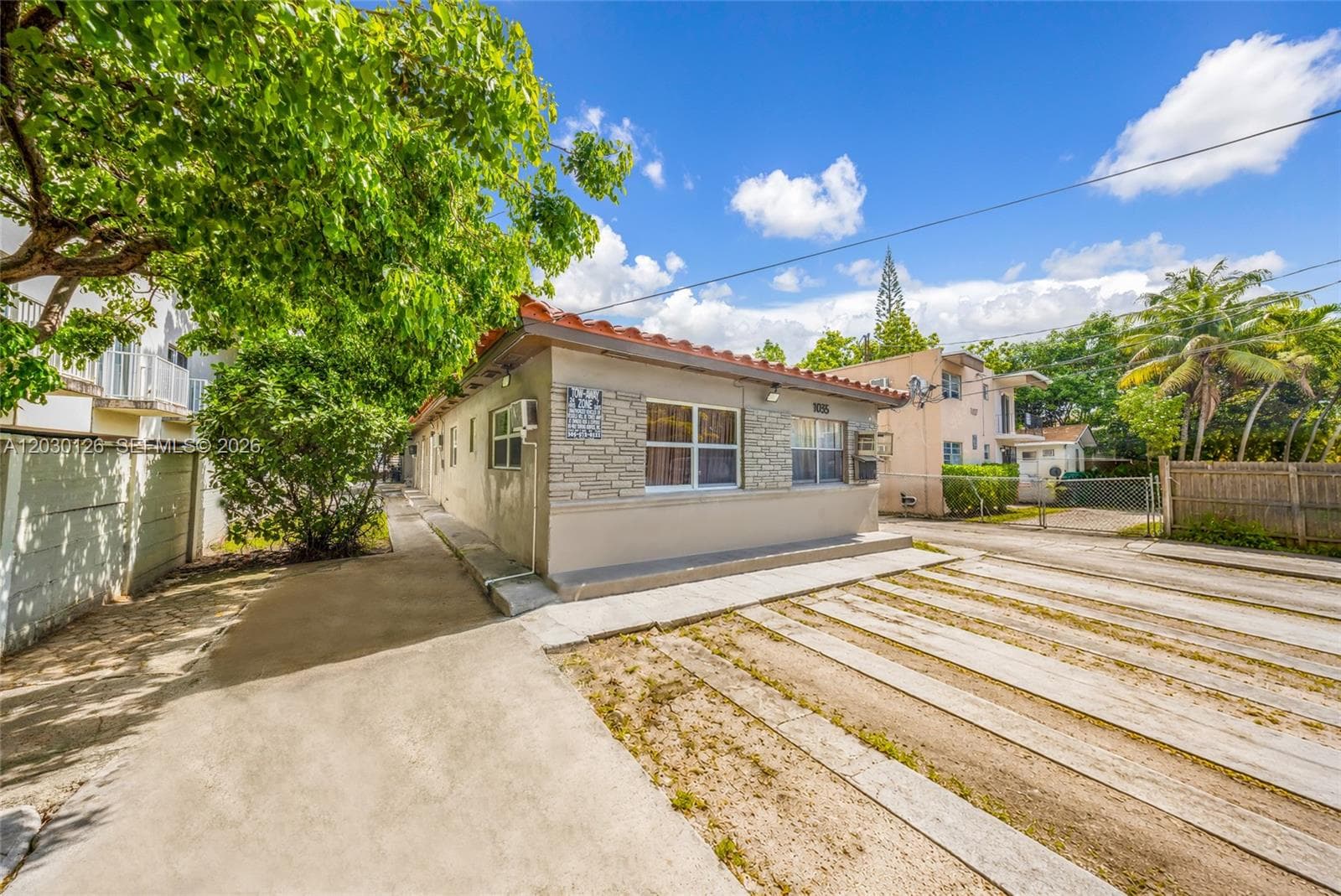 1035 NW 4th St, Miami FL 33128