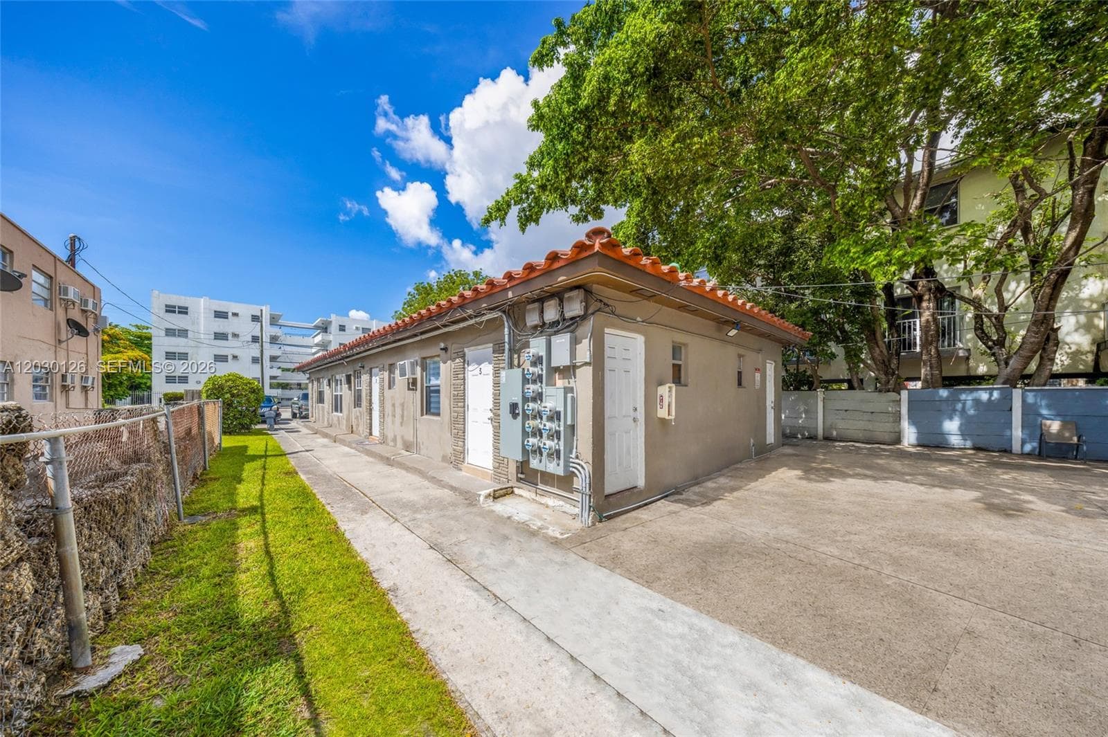 1035 NW 4th St, Miami FL 33128