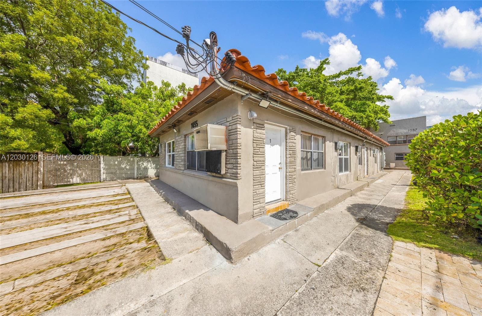 1035 NW 4th St, Miami FL 33128