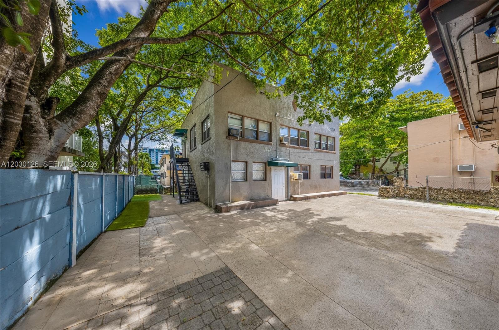 1035 NW 4th St, Miami FL 33128