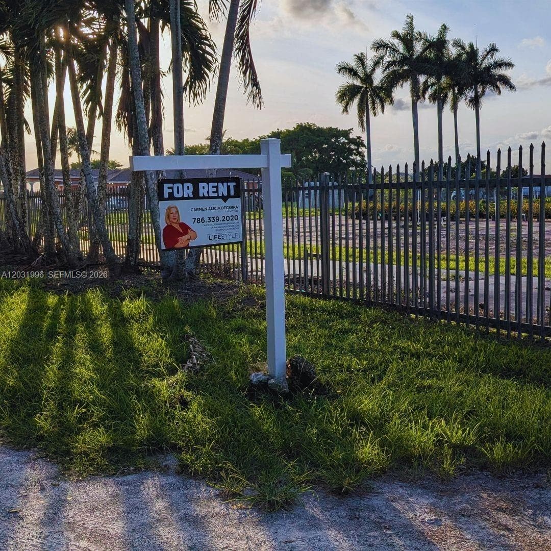 17001 SW 204th St, Miami FL 33187
