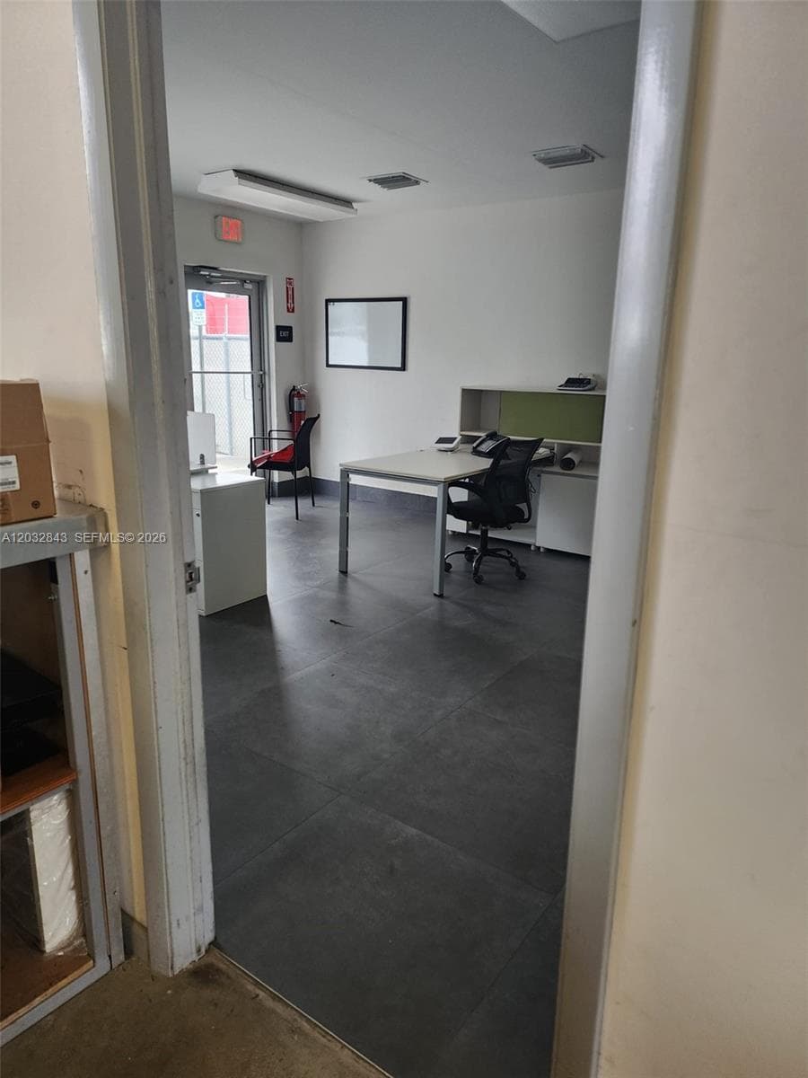 10810 NW 22nd St, Sweetwater FL 33172
