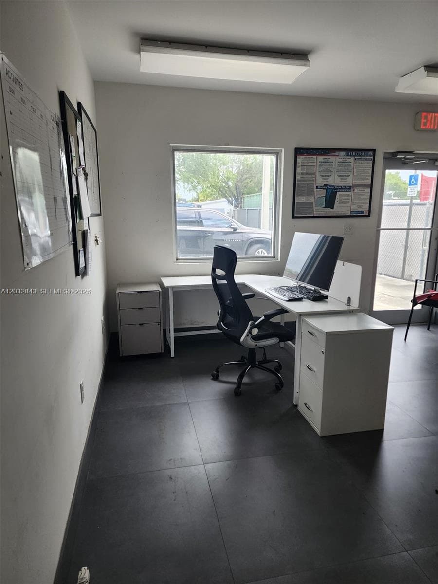 10810 NW 22nd St, Sweetwater FL 33172