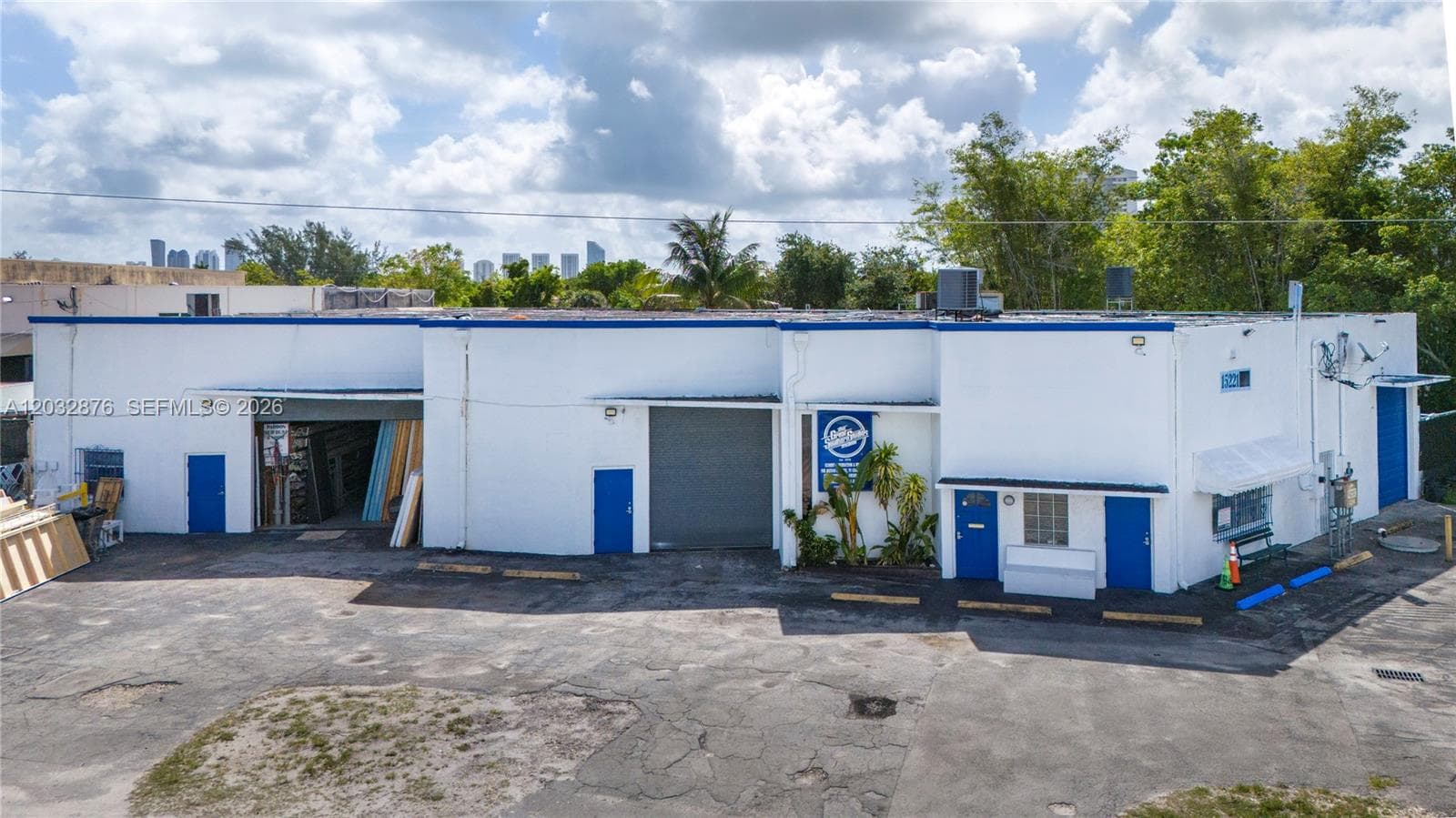 15221 NE 21st Ave, North Miami Beach FL 33162