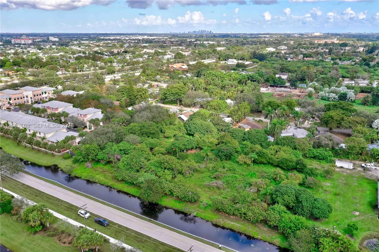 76 SW Ave, Davie FL 33314