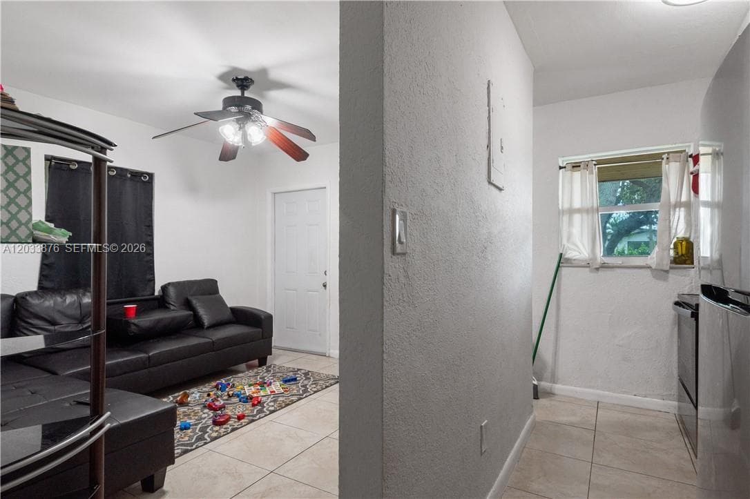 2247 Simms St, Hollywood FL 33020