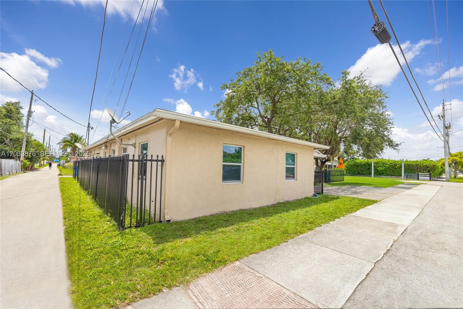 2247 Simms St, Hollywood FL 33020