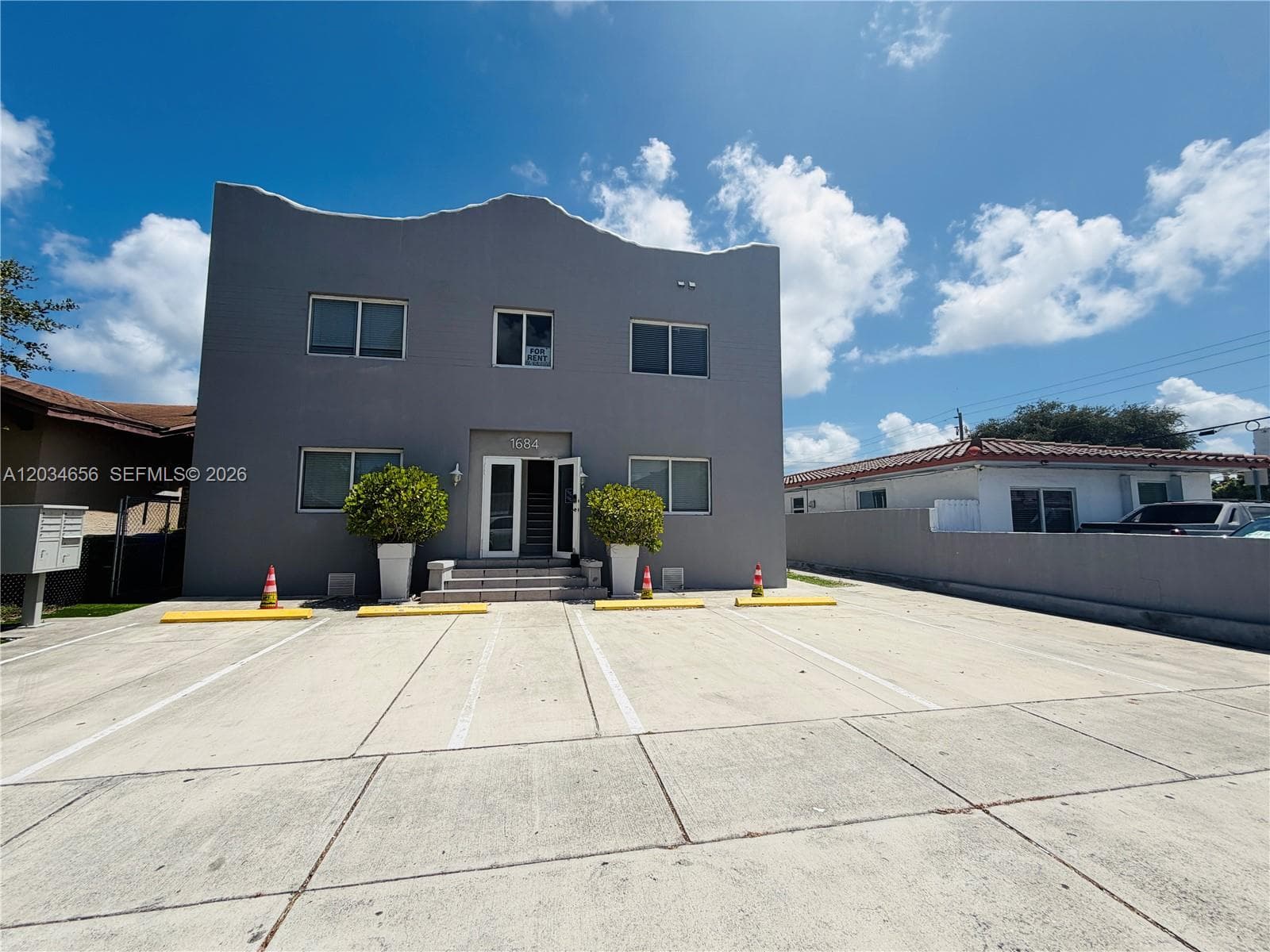 1684 SW 10th St, Miami FL 33135