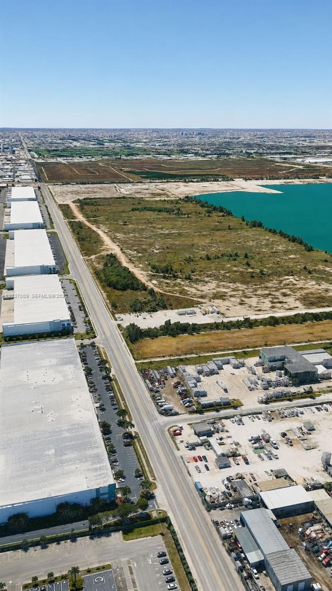 8720 NW 91st St, Medley FL 33178-1858