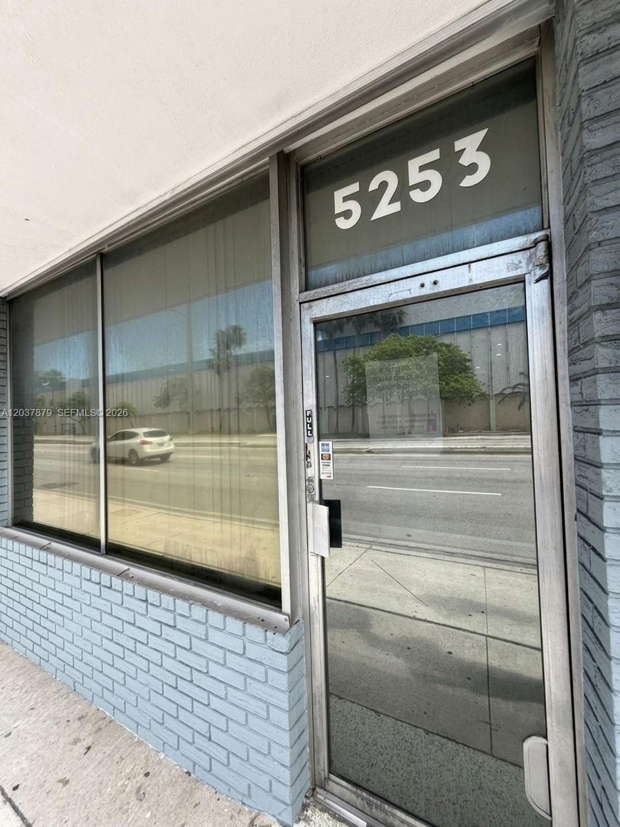 5245 NW 36th St # 5253, Miami Springs FL 33166