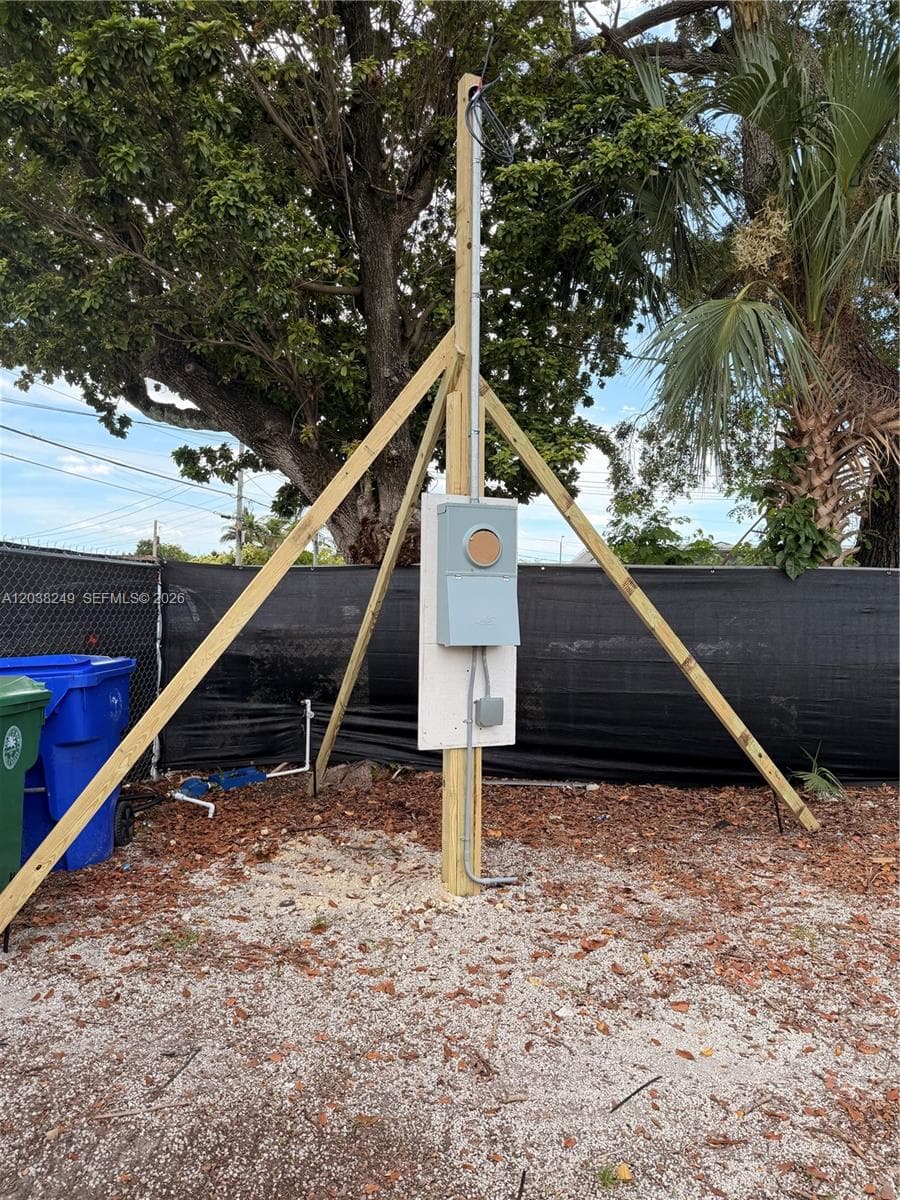 2544 SW 17th St, Miami FL 33145