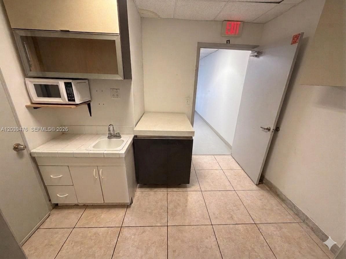 8554 NW 61st St, Miami FL 33166