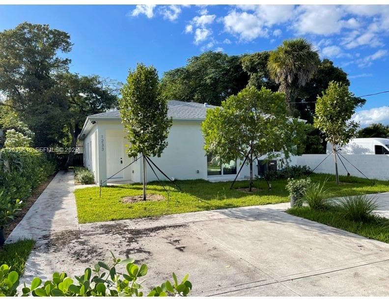 920 NW 81st St, Miami FL 33150