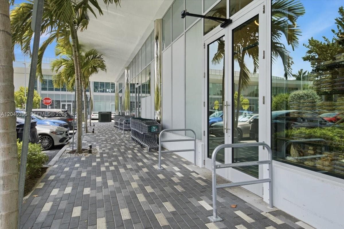 1002 E Hallandale Beach Blvd # 101, Hallandale Beach FL 33009