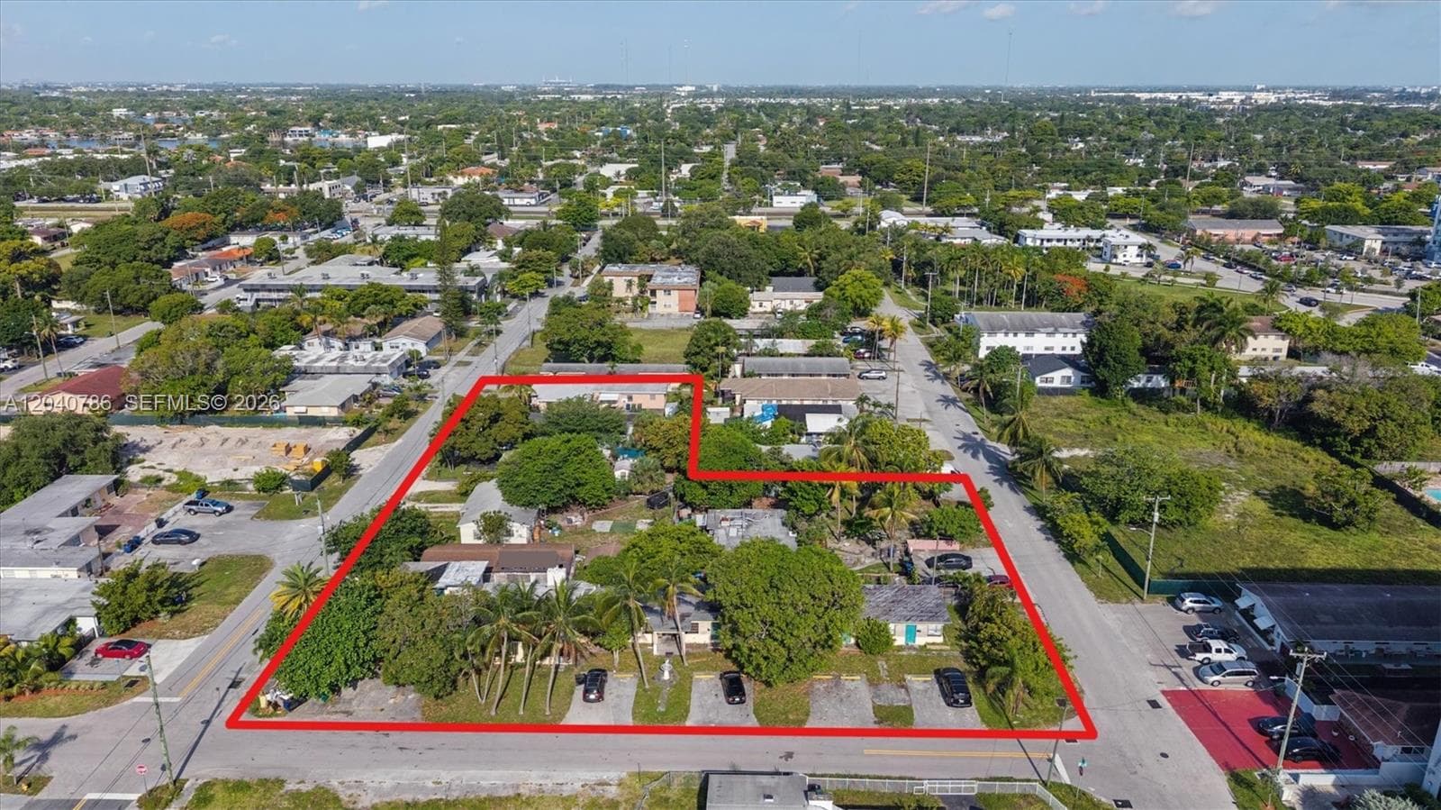 228 SE 9th St, Hallandale Beach FL 33009