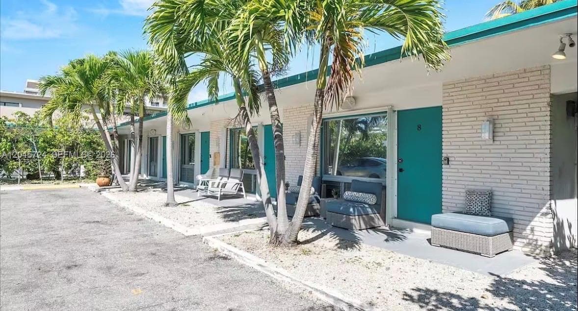 333 Palm St, Hollywood FL 33019