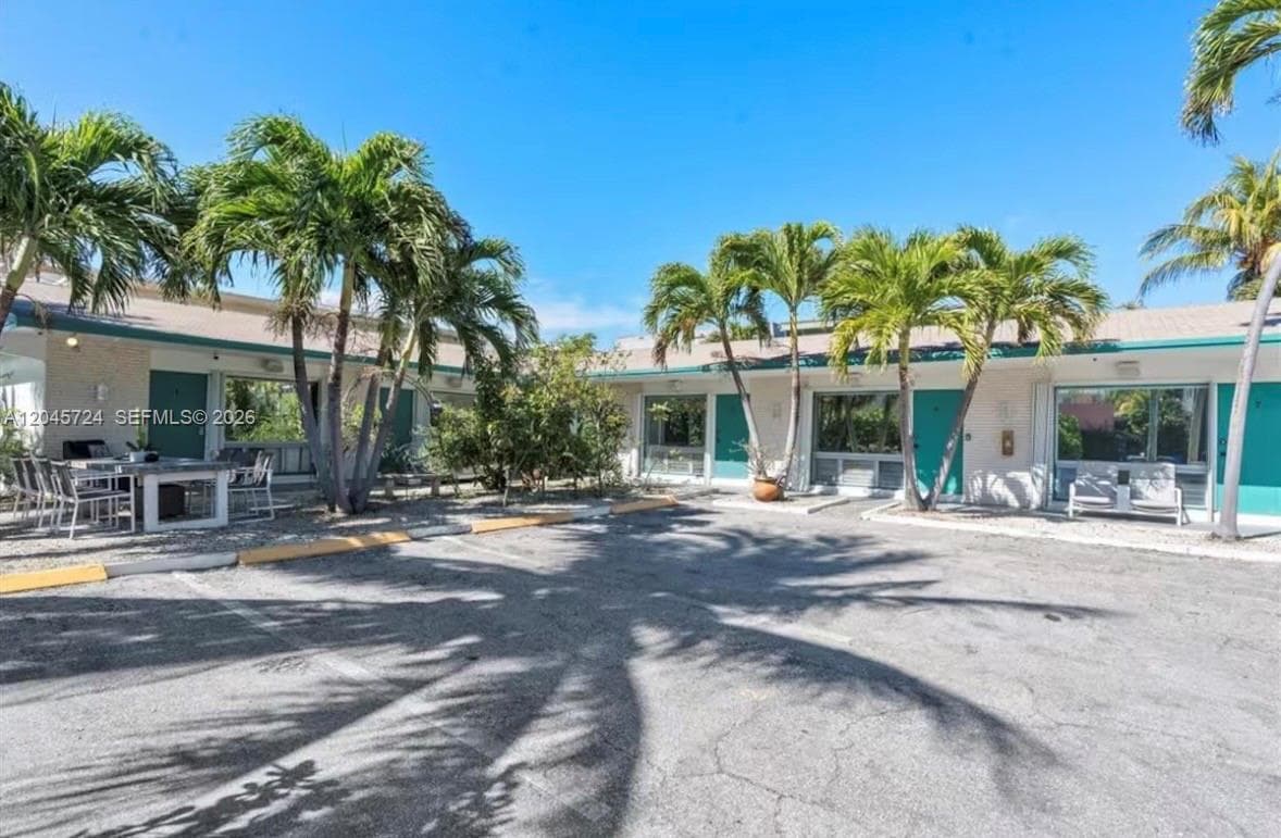 333 Palm St, Hollywood FL 33019