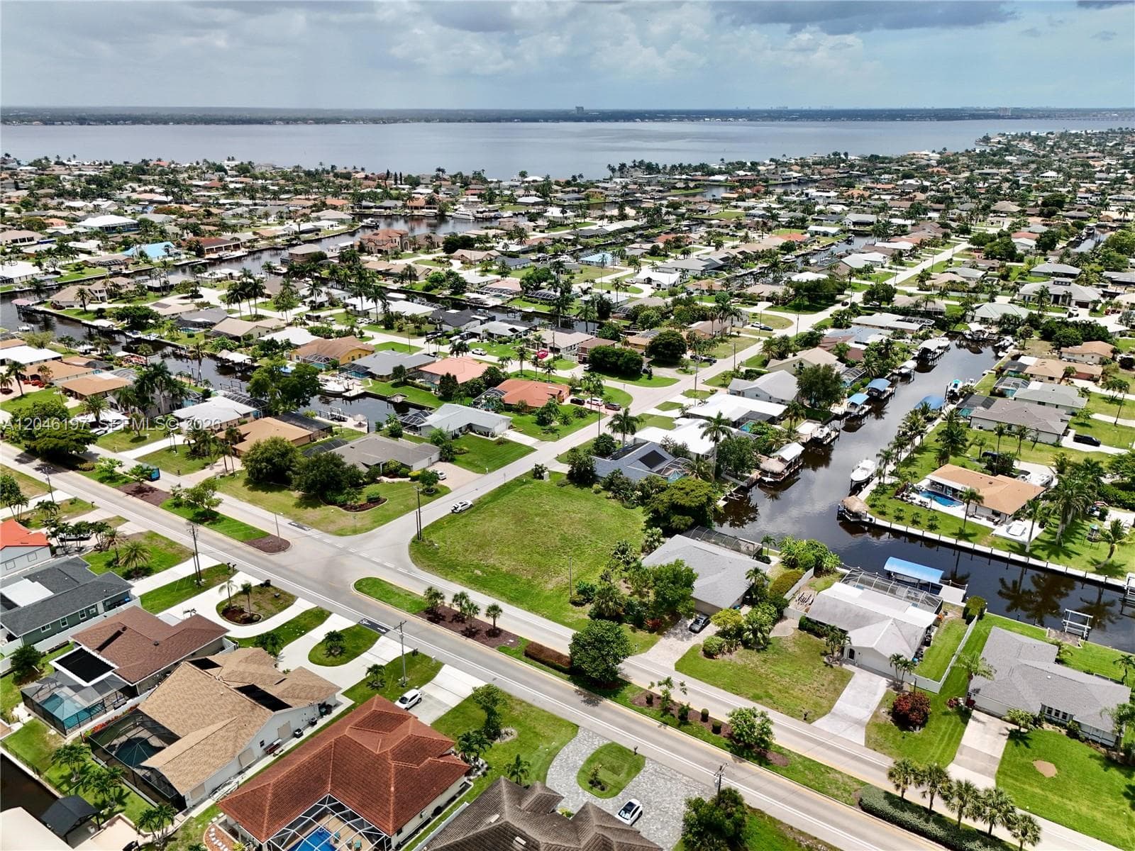 2014 EVEREST PKWY, Cape Coral FL 33904