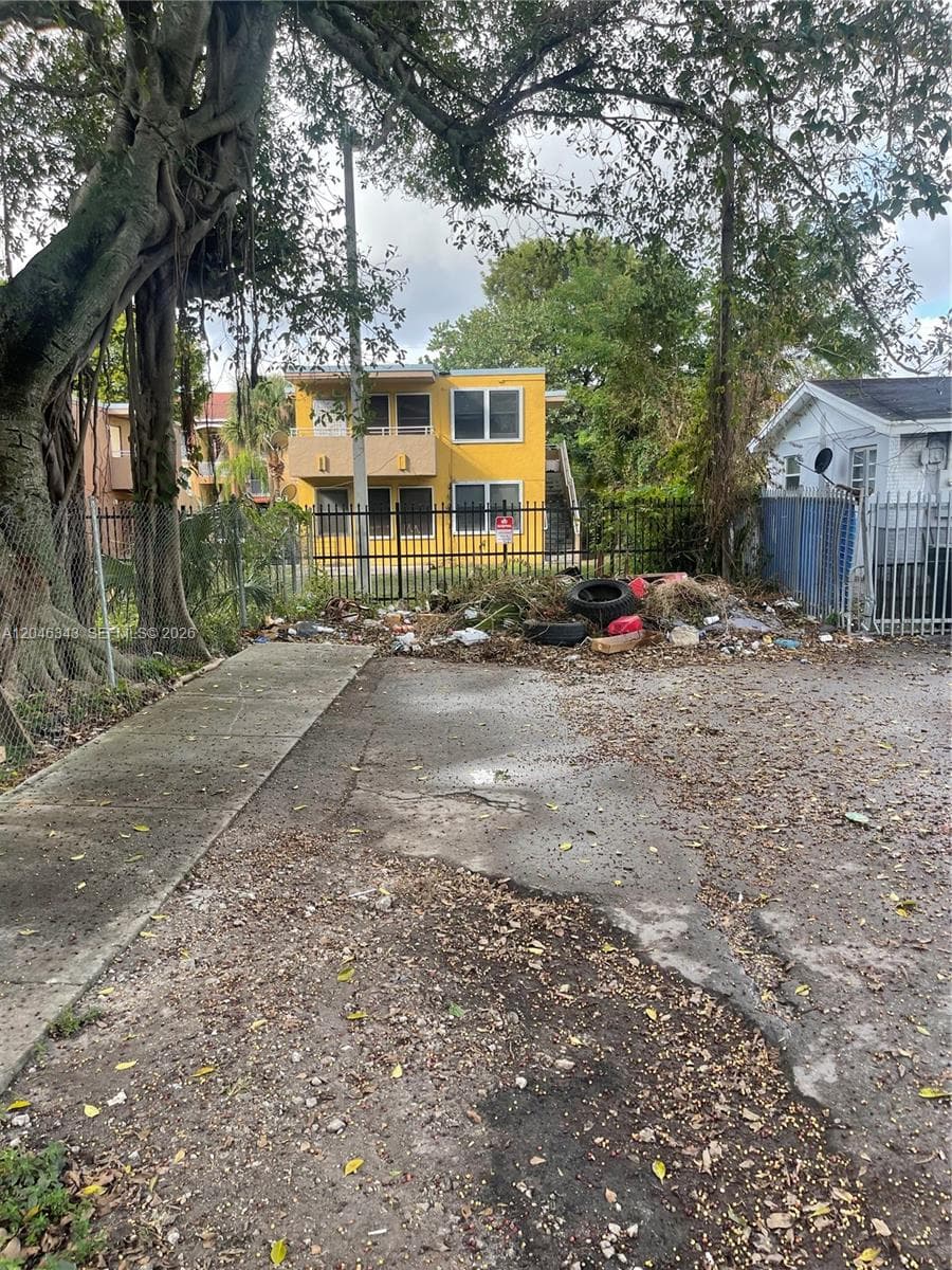 1110 NW 34th St, Miami FL 33127