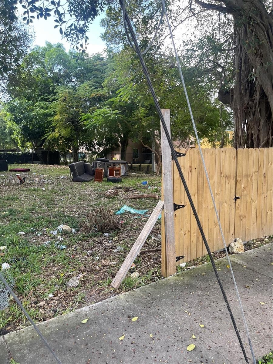 1110 NW 34th St, Miami FL 33127