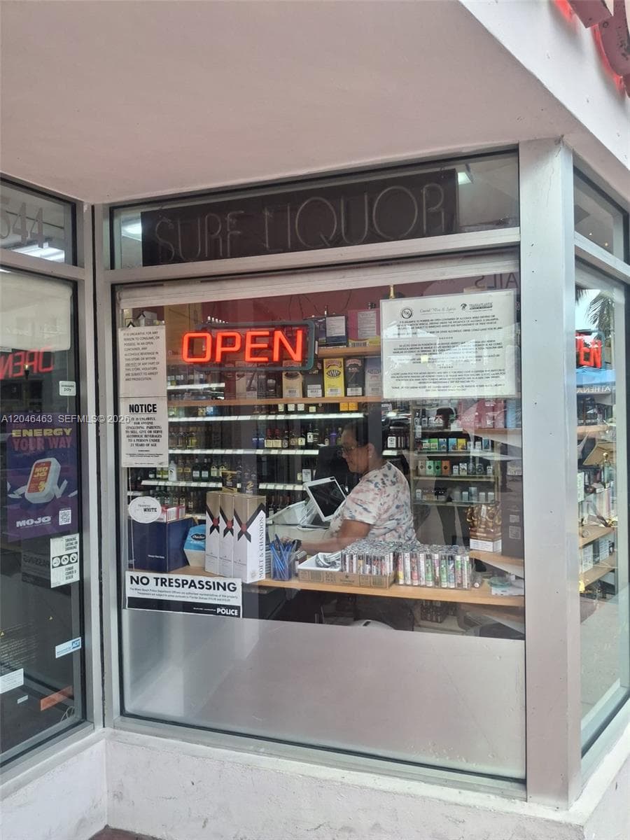 Washington Ave, Miami Beach FL 33139