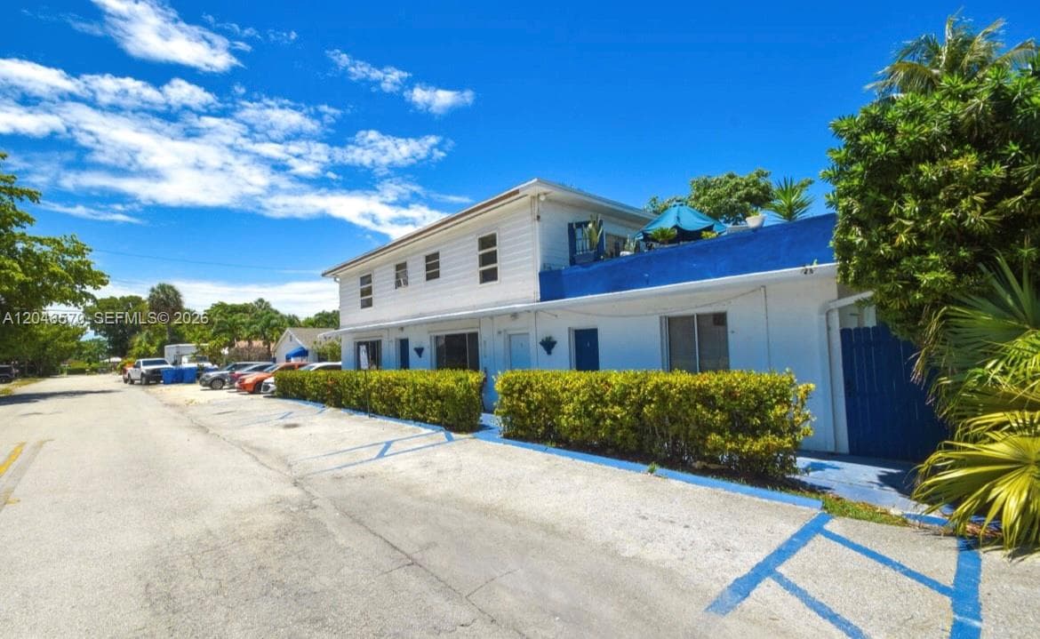 213 S Ocean Blvd, Pompano Beach FL 33062