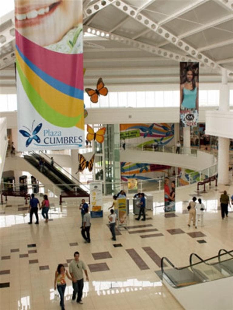 SHOPPING CENTER NEAR BY