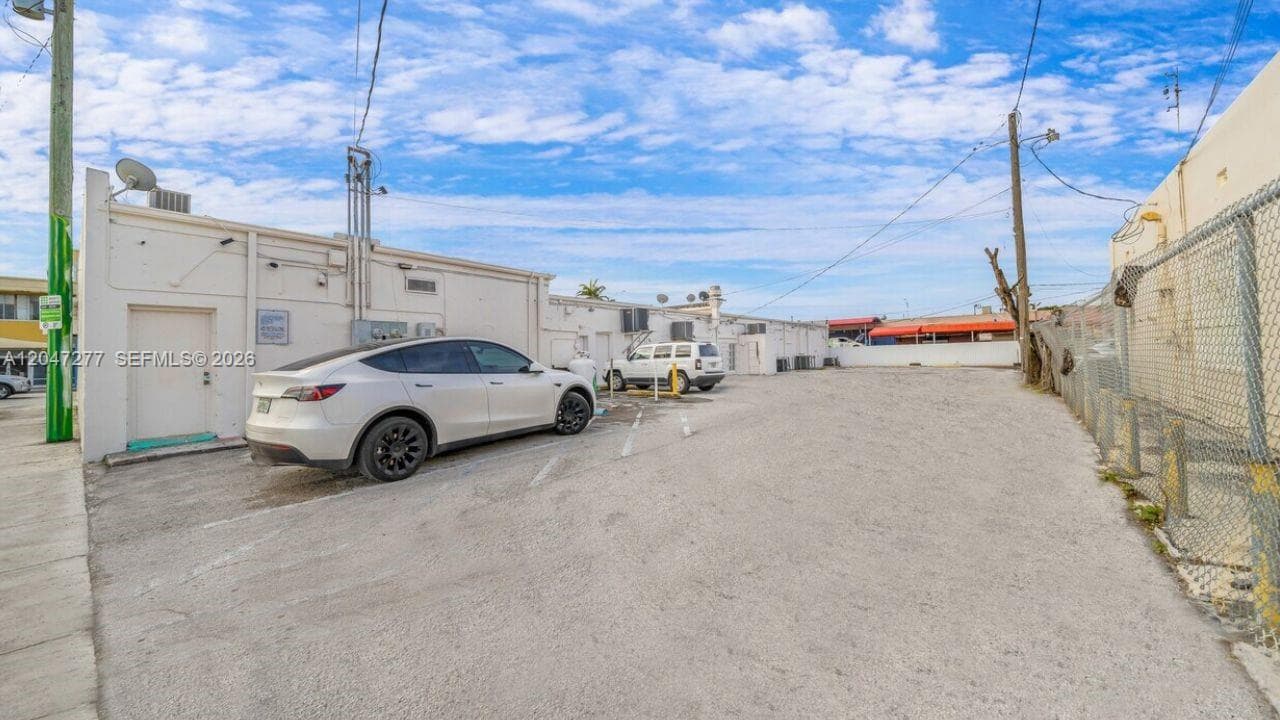 Miami, FL, 33135